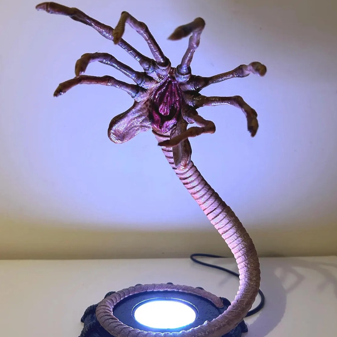 Lampka nocna Alien Facehugger, – Home Decor Com recenzja i cena