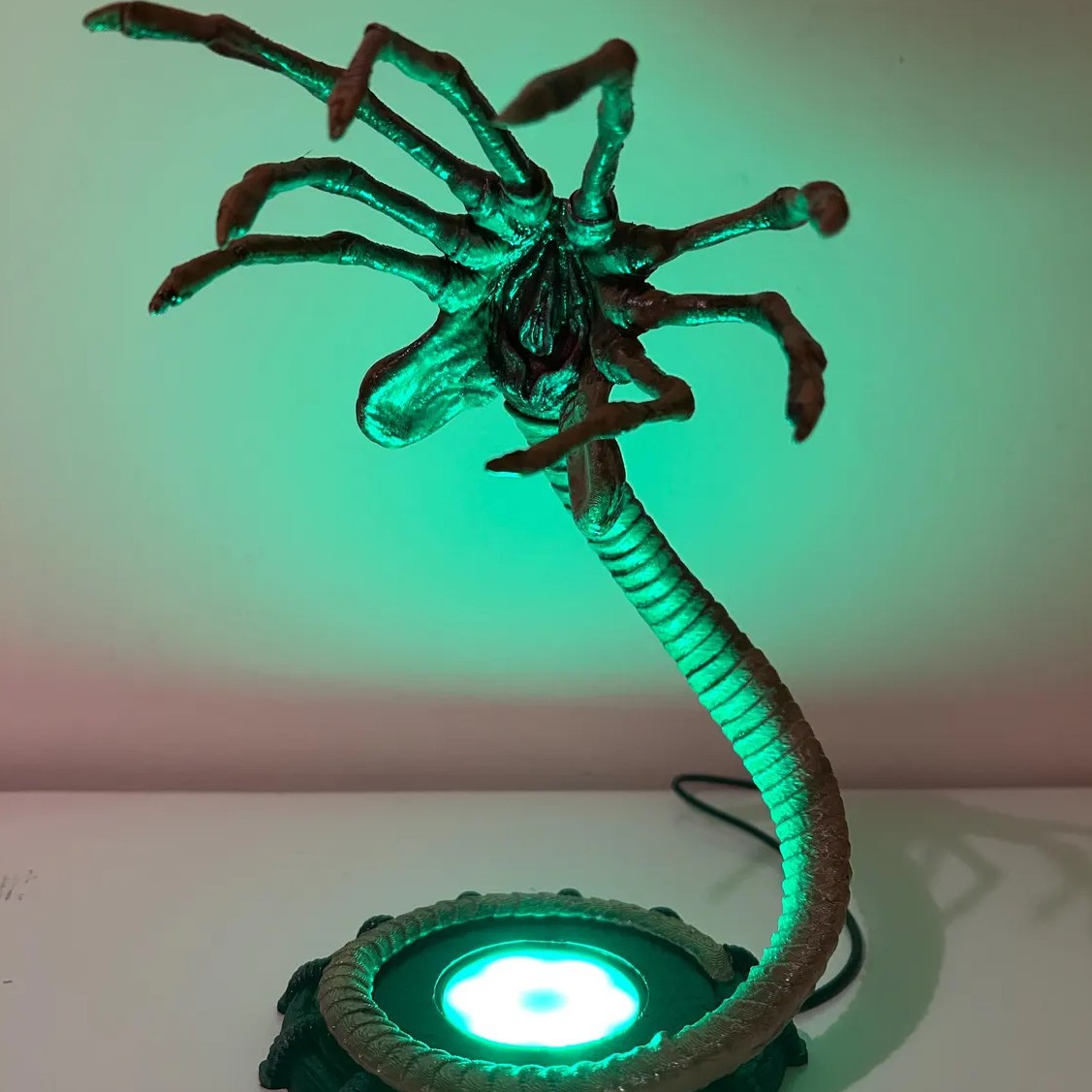 Lampka nocna Alien Facehugger, – Home Decor Com recenzja i cena