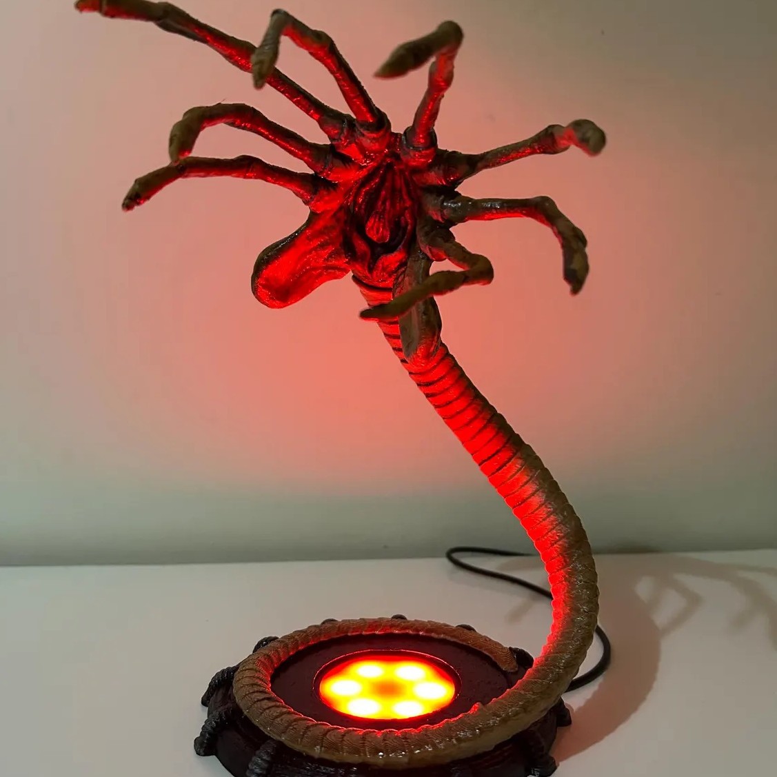 Lampka nocna Alien Facehugger, – Home Decor Com recenzja i cena